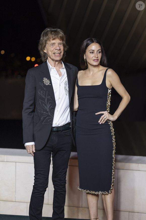 C’est aussi en ces lieux datant du XVIIIe siècle que Melanie Hamrick a entamé l’écriture de son nouvel ouvrage, en pleine période de Covid sous les encouragements de son homme.

Mick Jagger et sa compagne Melanie Hamrick  - Photocall du dîner "Prelude pour les JO" à la Fondation Vuitton à Paris, France, le 25 juillet 2024. © Olivier Borde/Bestimage