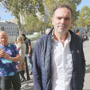 Exclusif - Yann Moix - Personnalités à la sortie des studios de l'enregistrement de l'émission "Les Grosses Têtes" sur RTL à Paris. Le 25 septembre 2023
© Jonathan Rebboah / Panoramic / Bestimage