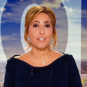 Captures d'écran - Léa Salamé présente son premier journal de 20 heures sur France 2 le 1er septembre 2025.

© Alain Guizard / Bestimage