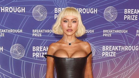 Christina Aguilera méconnaissable, Gigi Hadid, Anne Hathaway... Les personnalités illuminent le tapis rouge des Breakthrough Prizes 2026