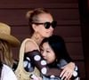 Ce message est accompagné d’une série de vidéos souvenirs émouvantes. 

Exclusif - Laeticia Hallyday et Joy à l'aéroport de Saint-Barthélemy-Rémy-de-Haenen, le 15 mars 2025.

Photo : Dominique Jacovides / Bestimage