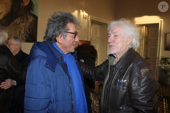 Exclusif - Tony Franck, Hugues Aufray - Hugues Aufray reçoit la médaille Grand Vermeil de la ville des mains d'Anne Hidalgo, à l'hôtel de ville de Paris le 18 décembre 2025. © Philippe Baldini/Bestimage