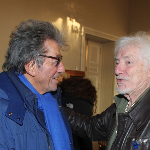 Exclusif - Tony Franck, Hugues Aufray - Hugues Aufray reçoit la médaille Grand Vermeil de la ville des mains d'Anne Hidalgo, à l'hôtel de ville de Paris le 18 décembre 2025. © Philippe Baldini/Bestimage