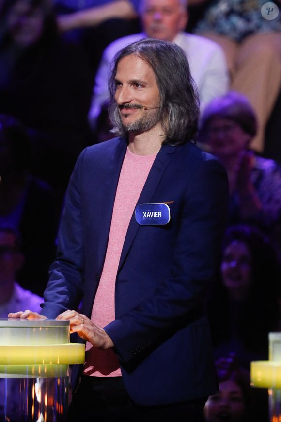 "Battre Émilien, c'est plutôt satisfaisant, parce que c'est un adversaire que je respecte énormément. C'est un immense champion et une personne vraiment attachante" a confié Xavier à "Télé-Loisirs" au lendemain de sa victoire.

Exclusif - Xavier (Les 12 coups de midi) - Enregistrement de l'émission "Le Quiz des Champions" aux Studios 130 à Saint-Denis, présentée par C.Féraud et diffusée le 1er février 2025 sur France 2, à Paris, France, le 5 juin 2024. © Christophe Clovis/Bestimage