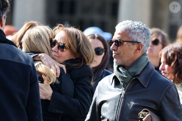 Natacha Régnier, Philippine Leroy-Beaulieu, Sami Bouajila aux arrivées des obsèques d'Emilie Dequenne au cimetière Père Lachaise à Paris, France, le 26 mars 2025. © Dominique Jacovides/Bestimage