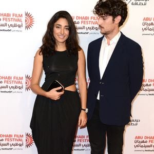 avant d'être officiellement en couple avec lui.

L'actrice iranienne Golshifteh Farahani et l'acteur français Louis Garrel arrivent pour la projection du film « My Sweet Pepper Land » à l'Emirates Palace, à Abou Dhabi, aux Émirats arabes unis, le 27 octobre 2013, dans le cadre du 7e Festival du film d'Abou Dhabi. Photo : Ammar Abd Rabbo/ABACAPRESS.COM
