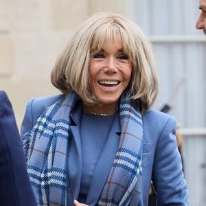 Le président français et sa femme la Première Dame Brigitte Macron accueillent le vice-président américain et sa femme pour un déjeuner de travail à Paris, France, le 11 février 2025. © Cyril Moreau/Bestimage