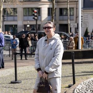 Pour ce week-end de noces organisé dans un petit village du Gard, la chanteuse, de son vrai nom Anne Peichert, avait misé sur plusieurs tenues soigneusement sélectionnées

Louane au défilé Miu Miu « Collection Femme Prêt-à-Porter Automne/Hiver 2026-2027 » lors de la Fashion Week de Paris, le 10 mars 2026

© Florian Lavielle / Bestimage