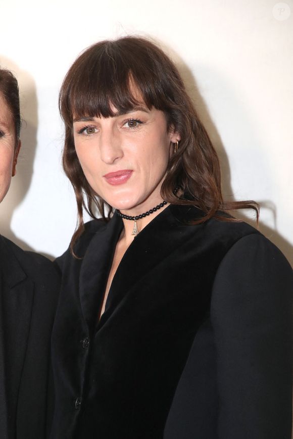 De jolies confidences de la part de celle qui tente de trouver un bon équilibre.
Juliette Armanet pose Backstage après la Défilé de Mode Christian Dior, Collection Haute Couture Printemps/Été 2024 - Greetings, dans le cadre de la Fashion Week de Paris, France, le 22 Janvier 2024. 

© Bertrand Rindoff / Olivier Borde / Bestimage