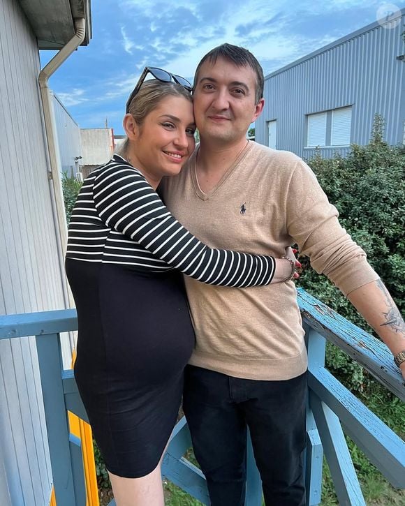 La situation serait d'autant plus difficile que le couple fait face, selon ses dires, à du "harcèlement de meute", les empêchant de s’exprimer librement...

Amandine et Alexandre Pellissard sur Instagram @amandine.pellissard.off.