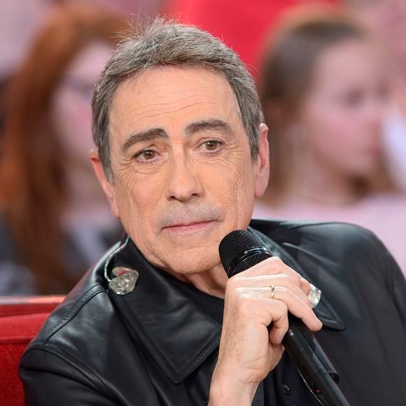 Alain Chamfort a fait quelques confidences au sujet de son cancer des os.

Enregistrement de l'émission "Vivement Dimanche" à Paris. Invités principaux Loïck et Stéphane Peyron © Coadic Guirec/Bestimage