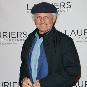 Le photographe possède une demeure dans la vallée de la Millière, aux Mesnuls, à proximité de Rambouillet, dans les Yvelines

Yann Arthus-Bertrand - 29ème cérémonie des Lauriers de l'Audiovisuel au théâtre Marigny à Paris le 26 février 2024.  Patronnée par le ministère de la Culture et la Commission nationale Française pour L’UNESCO, organisée au Théâtre Marigny, la cérémonie des Lauriers, fédère depuis 28 ans l’ensemble des professionnels de la filière audiovisuelle française.
Présentée par H. Sy et P. Simonin, mise en images par J. Revon, elle sera diffusée sur TV5MONDE (France, Belgique, Suisse, Monaco, Europe et Afrique) dès le 28 Février, puis
disponible gratuitement sur la plateforme francophone mondiale TV5Mondeplus. © Coadic Guirec/Bestimage