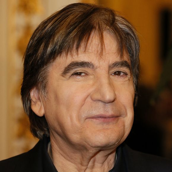 Serge Lama reçu par le maire Alain Juppé à Bordeaux, France, le 6 janviver 2014. Photo Patrick Bernard/Abaca