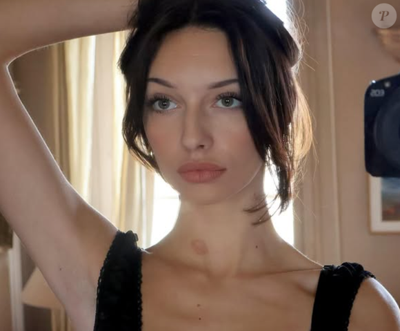 Il s'agit de Lisa-Jane Rougerie, qui a fait quelques apparitions.

Lisa-Jane Rougerie, actrice et chanteuse.