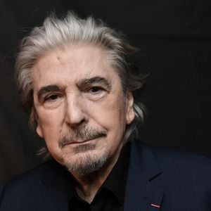 Dans une story Instagram, il exprime son chagrin profond et salue la générosité et la passion de celle qui l’a accompagné dans son dernier spectacle. 

Exclusif - Serge Lama en backstage de la 38ème cérémonie des Victoires de la musique à la Seine musicale de Boulogne-Billancourt, France, le 10 février 2023. © Moreau-Veren/Bestimage