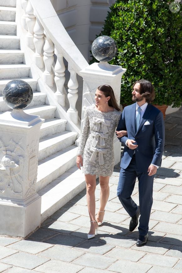 Charlotte Casiraghi et Dimitri Rassam, eux, se sont séparés ; ils ont eu ensemble un fils, Balthazar, né le 23 octobre 2018.


Charlotte Casiraghi et Dimitri Rassam se sont mariés au palais princier de Monaco, le 1er juin 2019.