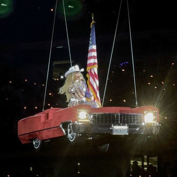 Le pire a été évité de justesse pour Beyoncé lors de son concert donné à Houston au Texas.

Londres, ROYAUME-UNI - Beyoncé en concert lors du dernier concert de sa tournée Cowboy Carter au Tottenham Hotspur Stadium de Londres. © Backgrid UK/ Bestimage

Photos : Beyoncé, Beyoncé Knowles, Beyoncé Knowles-Carter