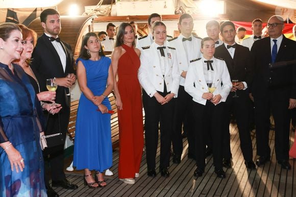 La reine Letizia et la princesse Leonor d'Espagne assistent à une réception à bord du Juan Sebastian de Elcano à Panama City, le 4 mai 2025.
Bestimage
