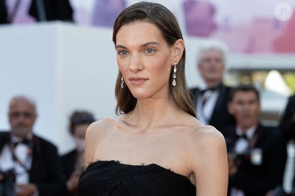 Charlotte Cardin assiste au tapis rouge de The Mastermind lors du 78ème Festival de Cannes au Palais des Festivals le 23 mai 2025 à Cannes, France.Photo by David NIVIERE/ABACAPRESS.COM