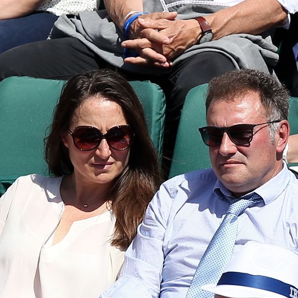 Pierre Sled et sa compagne dans les tribunes des Internationaux de Tennis de Roland Garros à Paris le 8 juin 2017 © Cyril Moreau-Dominique Jacovides/Bestimage
