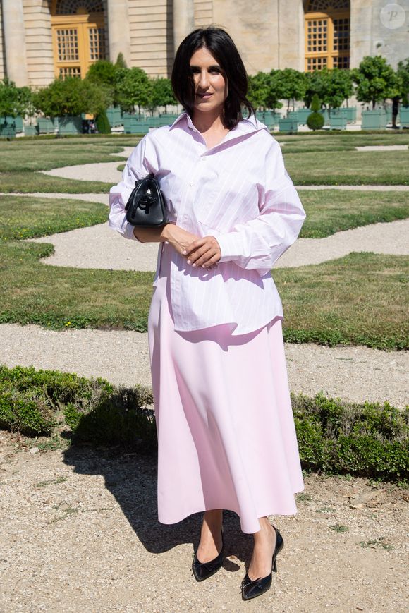 Tandis que Geraldine Nakache a opté pour de la couleur ! Un véritable défilé de stars pour la collection de Simon Porte Jacquemus.

Geraldine Nakache assiste au défilé Jacquemus Menswear Spring/Summer 2026 dans le cadre de la semaine de la mode à Paris, France, le 29 juin 2025. Photo par Aurore Marechal/ABACAPRESS.COM