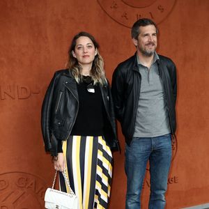 Mais Marcel se rattrape sur les week-ends

Guillaume Canet et sa compagne Marion Cotillard -   People au village pour la finale hommes lors des internationaux de France de tennis de Roland Garros 2019 à Paris le 9 juin 2019.
© Jacovides - Moreau / Bestimage