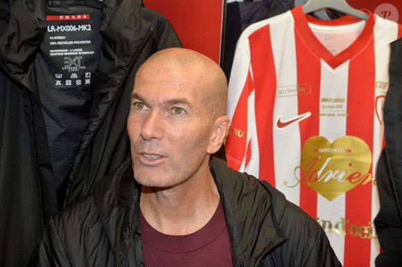 Du lundi au vendredi, les formules du midi varient de 16 à 29 euros.

Zinedine Zidane durant la première édition du " match des légendes " opposant l'équipe des Légendes, les anciens de Cannes, à l'équipe des Etoiles avec pour capitaine Didier Deschamps, au stade Pierre de Coubertin à Cannes, le 30 octobre 2025. © Bruno Bebert / Dominique Jacovides / Bestimage