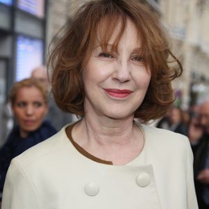 Nathalie Baye est décédée à 77 ans des suites d’une maladie à corps de Lewy, une affection neurodégénérative qui avait fortement dégradé son état de santé depuis l’été précédent, selon l’AFP.

Nathalie Baye - Arrivée à l'avant-première de 'Salaud on t'aime' à l'UGC Normandie sur les Champs-Elysées à Paris.  |Avant-première de 'Salaud on t'aime' à l'UGC Normandie sur les Champs Elysées à Paris