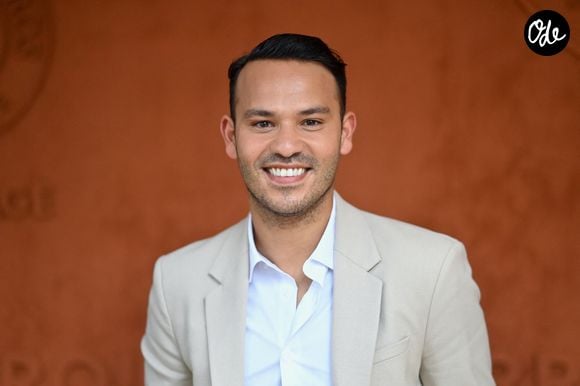 Mohamed Bouhafsi a commencé sa carrière à RMC en 2011, avant de devenir rédacteur en chef football à seulement 24 ans. 

Mohamed Bouhafsi assiste au tournoi de Roland-Garros 2023, le 9 juin 2023 à Paris, en France. Photo : Franck Castel/ABACAPRESS.COM