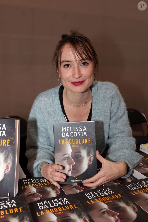 Info - Mélissa Da Costa, toujours numéro un des écrivains en France en 2024 - Melissa Da Costa - Personnalités à la 40ème Foire du Livre de Brive-la-Gaillarde. Le 5 novembre 2022
© Jean-Marc Lhomer / Bestimage