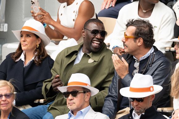 Reste à savoir qui de Aryna Sabalenka et Coco Gauff va remporter la finale. 

Hélène Sy, Omar Sy et Laurent Lafitte assistent au tournoi de Roland Garros 2025 le 7 juin 2025 à Paris, France. Photo par Laurent Zabulon/ABACAPRESS.COM