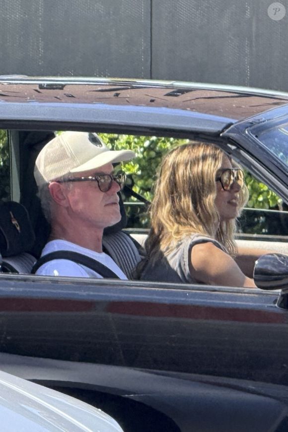 Il évoquait son inquiétude : "Je me sens déprimé à l'idée que, dans quelques mois, je n'aurai plus de main gauche non plus (…) Je m'inquiète pour mes jambes aussi".

Exclusif - Eric Dane et Rebecca Gayheart se promènent en voiture à Beverly Hills, le 12 juillet 2025 @Backgrid USA / Bestimage