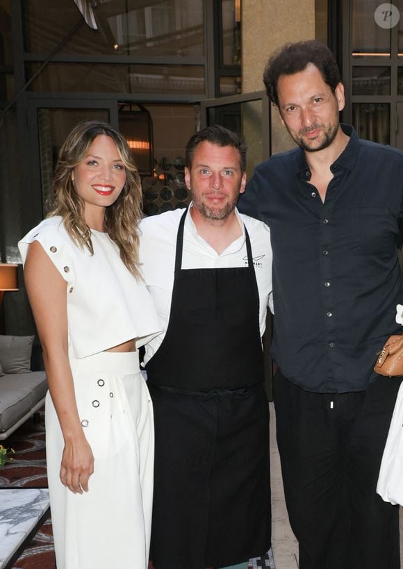 Exclusif - Norbert Tarayre, Éric Antoine et sa compagne Gennifer Demey lors de l'inauguration Le Patio by Norbert Tarayre au Prince de Galles à Paris, France, le 4 juillet 2025. © Coadic Guirec/Bestimage