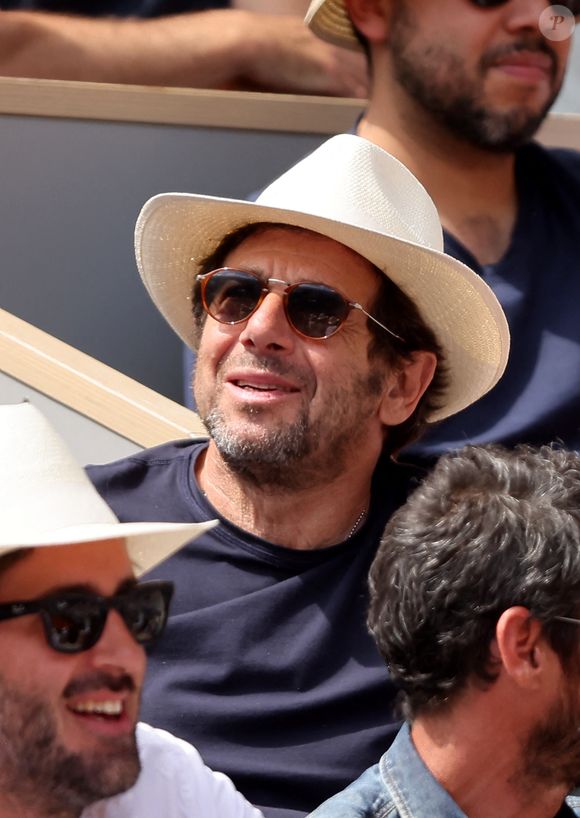 Patrick Bruel dans les tribunes lors des Internationaux de France de Tennis de Roland Garros 2025. Paris,© Jacovides / Moreau / Bestimage