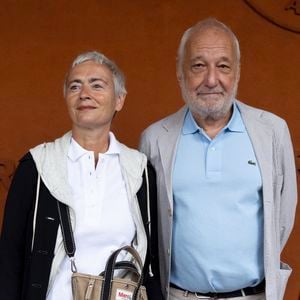 François Berléand et sa femme Alexia Stresi au village lors des Internationaux de France de Tennis de Roland Garros 2025. Paris, le 27 mai 2025. 
© Moreau / Jacovides / Bestimage