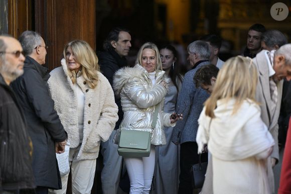 Celine Leclercq, fille d'Evelyne Leclercq, lors de la cérémonie d'enterrement de la présentatrice de télévision Evelyne Leclercq à la cathédrale Sainte-Réparate de Nice, France, le 13 janvier 2026. Elle est décédée le 30 décembre 2025 (à l'âge de 74 ans) à Grasse. Photo par Laurent Coust/ABACAPRESS.COM