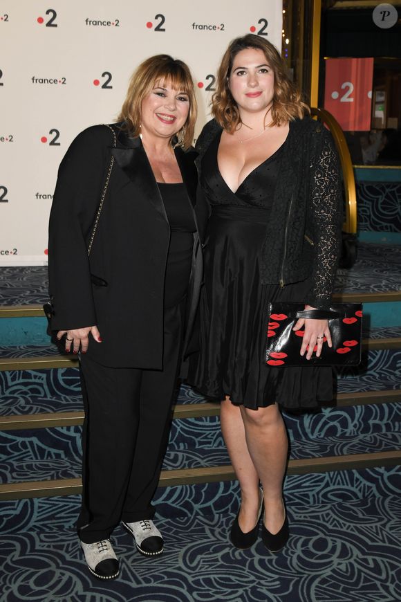 Michèle Bernier et Charlotte Gaccio lors de la 31ème cérémonie des Molières 2019 aux Folies Bergère à Paris, France, le 13 mai 2019. © Coadic Guirec/Bestimage