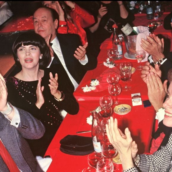 Archives - Pierre Lescure, Mireille Mathieu et Catherine Deneuve lors d'une soirée à Paris en 1985 @RINDOFF-PATERSON / BESTIMAGE