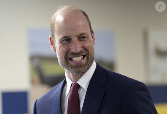 Le prince de Galles est un papa très proche de ses trois enfants.

Le prince de Galles lors d'une visite à la base aérienne de la RAF Benson à Wallingford, dans l'Oxfordshire. Photo par PA Photo/ Bestimage