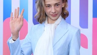 Le fils de Philippe Katerine et Julie Depardieu attire tous les regards : son arrivée très lookée au défilé Jean Paul Gaultier