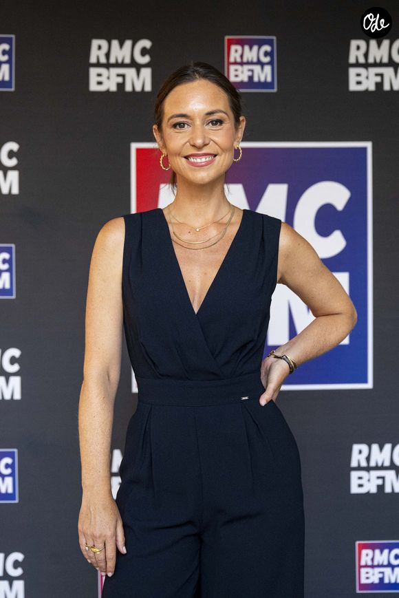 L'animatrice incarnait également un rendez-vous hebdomadaire aux côtés d'Arnaud Montebourg

Paola Puerari lors du photocall de rentrée des journalistes de BFM RMC dans les locaux du groupe CMA CGM à Paris, en France, le 26 août 2025. © Pierre Perusseau/Bestimage