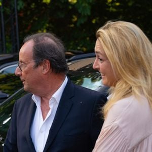François Hollande avec sa femme Julie Gayet - Festival 4L au Chalet des Iles à Paris le 22 Juin 2025. © Sitraka Ramiandrasoa/Bestimage