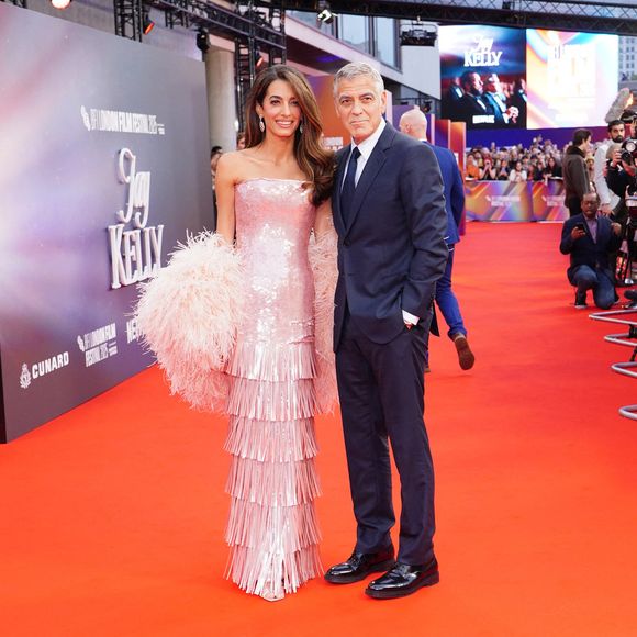 Le Royal Festival Hall de Londres s’est transformé en véritable podium glamour...


George et Amal Clooney assistent à la projection de Jay Kelly, au Southbank Centre, Royal Festival Hall, Londres, dans le cadre du BFI London Film Festival. PA Photos/ABACA