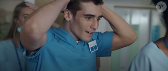 En effet, pendant longtemps, le jeune homme a embrassé une toute autre carrière, dans le sport. Il a même été sacré champion de France de kick-boxing à l'âge de 16 ans puis champion de France de pancrace, sport de combat grec, à 18 ans.

Luigi Kröner, le fils d'Elsa Lunghini dans le clip "Jusqu'à mon dernier souffle" d'Intermarché, pour remercier les soignants en cette période de Noël.