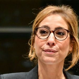 Amusé, il a ajouté qu’il adorait sa compagne, Léa Salamé.

Raphaël Glucksmann a été la cible d'une opération russe de "déstabilisation" impliquant sa compagne, Léa Salamé - Audition de Léa Salamé par la commission d'enquète "Audiovisuel public" à l'Assemblée Nationale à Paris le 2 février 2026. © Christian Liewig / Bestimage