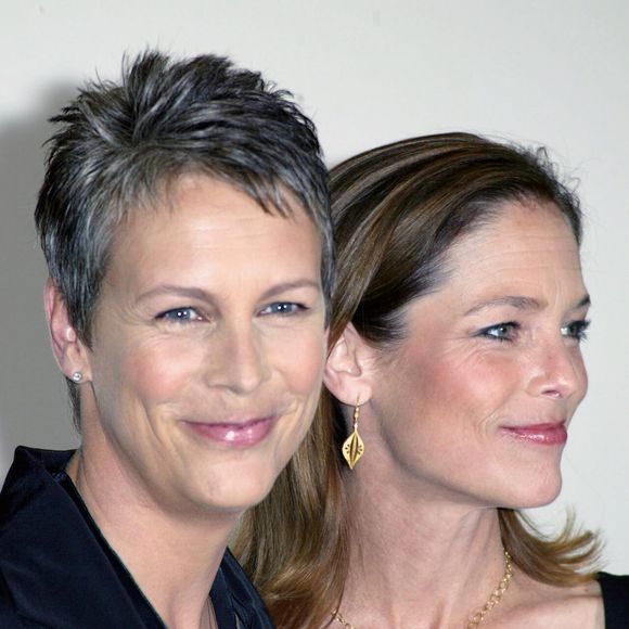 L'actrice Jamie Lee Curtis a annoncé le décès de sa soeur Kelly Curtis

Jamie Lee Curtis et sa soeur Kelly Curtis lors de la cérémonie "Crystal and Lucy Awards", en Californie

Photo par Fame Pictures