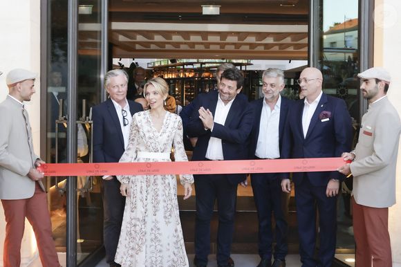 Exclusif -  Jean-Philippe Nuel (Architecte d’intérieur), Maud Bailly (Directrice générale Sofitel, MGallery & Emblems), Sébastien Bazin (PDG du groupe Accor), Patrick Bruel, Pierre Gonzalvez (Maire de l’Isle sur la Sorgue), Emmanuel Borla (Directeur de l’hôtel) - Patrick Bruel inaugure son hôtel cinq étoiles "L'Isle de Leos MGallery" à L'Isle-sur-la-Sorgue, France, le 23 septembre 2025. 
 © Jack Tribeca / Bestimage