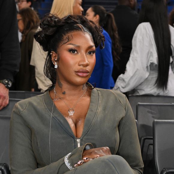 Si le succès a été au rendez-vous, cette prestation a été marquée par les critiques et les polémiques… 

Aya Nakamura - Match de gala NBA Jam team Teddy Riner contre team Esteban Ocon lors du NBA Paris Games 2025 à L'Accor Arena Bercy le 24 janvier 2025 © Ramsamy Veeren / Bestimage