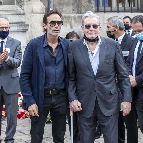 Anthony Delon, Alain Delon - Obsèques de Jean-Paul Belmondo en en l'église Saint-Germain-des-Prés, à Paris le 10 septembre 2021.

© Cyril Moreau / Bestimage