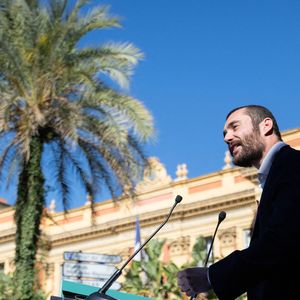 Louis Sarkozy a ouvert son QG de campagne sur la place de la mairie de Menton après avoir déclaré sa candidature aux prochaines élections municipales dans la cité du citron. Devant des centaines de personnes, il a exposé ses projets pour la ville, le 11 octobre 2025 à Menton, France. Photo by Shootpix/ABACAPRESS.COM